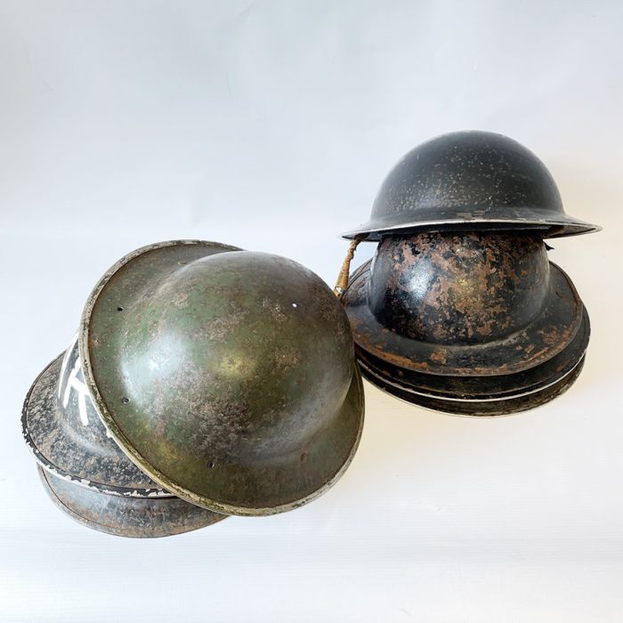 3 Mini Resin Helmets (7cm) 3 Mini Resin Helmets (7cm)
