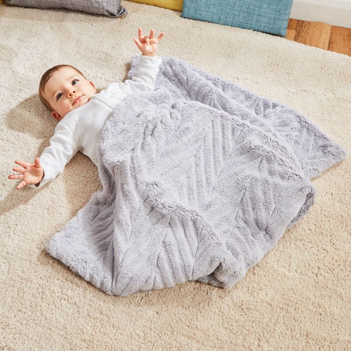 Plush Blanket With Embossing - Grey