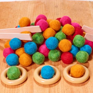 FELT BALLS (64PK)
